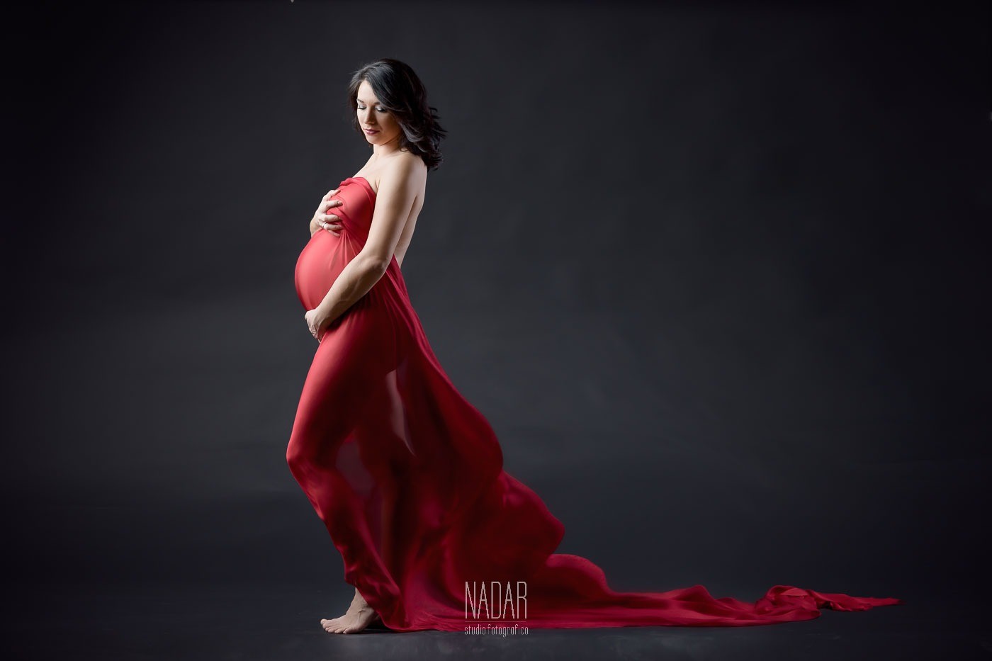 foto di donna in gravidanza durante un servizio fotografico