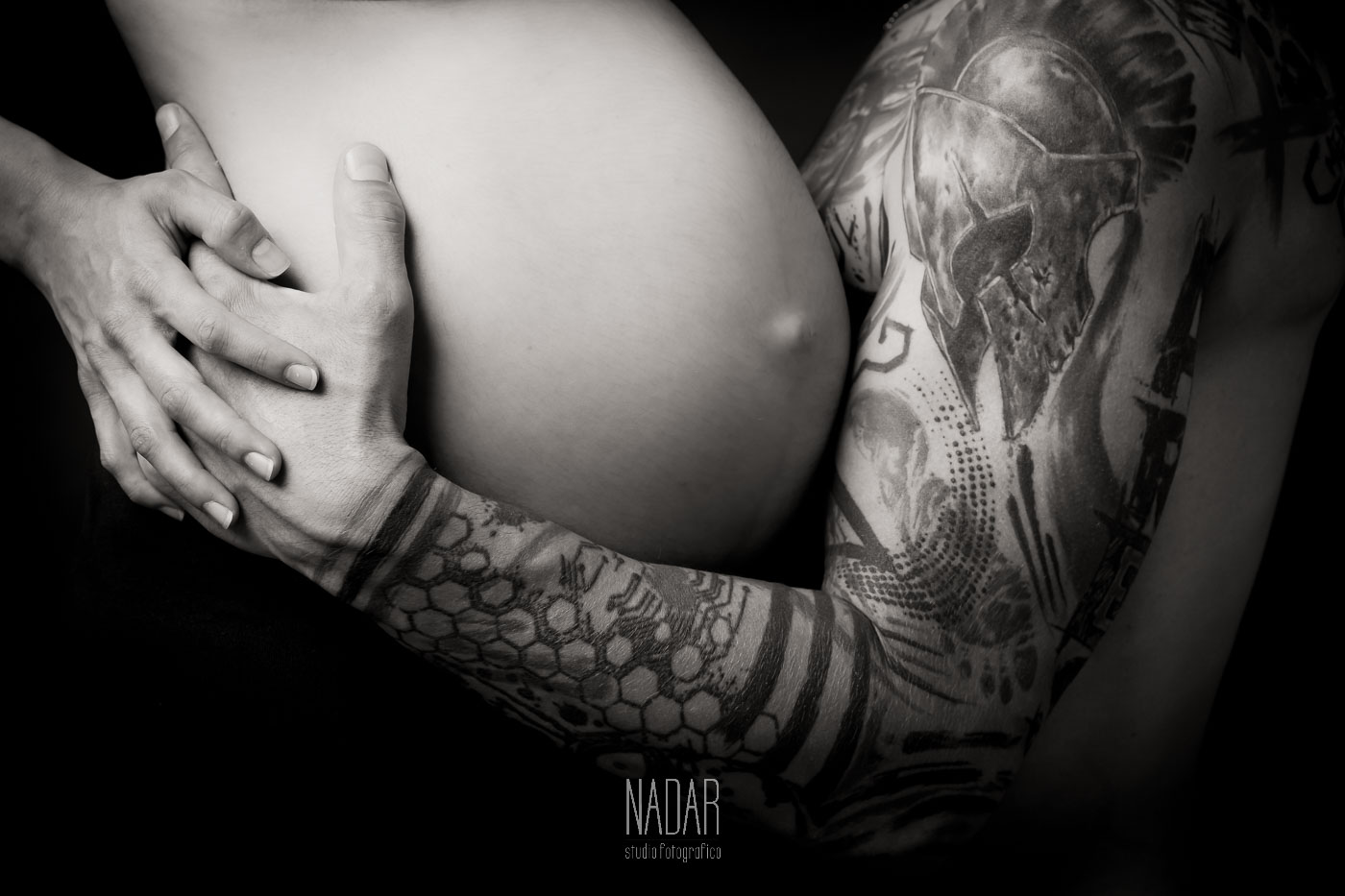 foto in bianco e nero di un servizio fotografico per gravidanza Torino